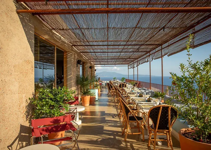Otel Mylos - Cargese, Piscine Interieure Et Exterieure